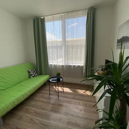 Rovao Apartment, 1-2 Guests, Free Parking & Wifi, 30min From Downtown Daire *