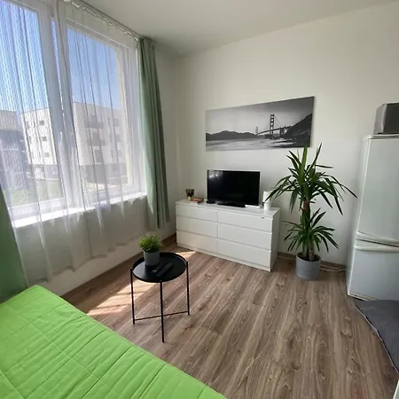 Rovao Apartment, 1-2 Guests, Free Parking & Wifi, 30min From Downtown * Rovinka