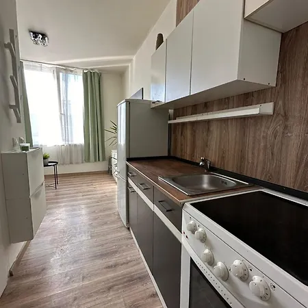 Rovao Apartment, 1-2 Guests, Free Parking & Wifi, 30min From Downtown * Rovinka