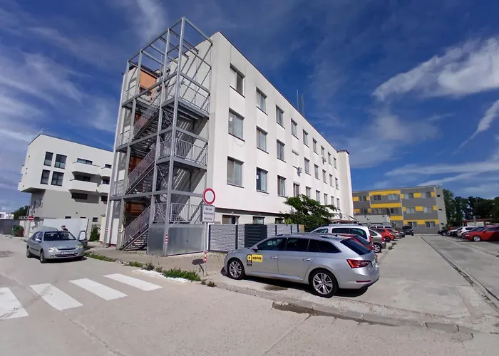 Rovao Apartment, 1-2 Guests, Free Parking & Wifi, 30min From Downtown * Rovinka