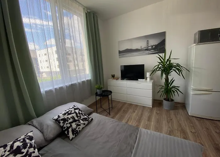 Rovao Apartment, 1-2 Guests, Free Parking & Wifi, 30min From Downtown * Rovinka