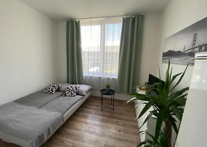 شقة Rovao Apartment, 1-2 Guests, Free Parking & Wifi, 30min From Downtown