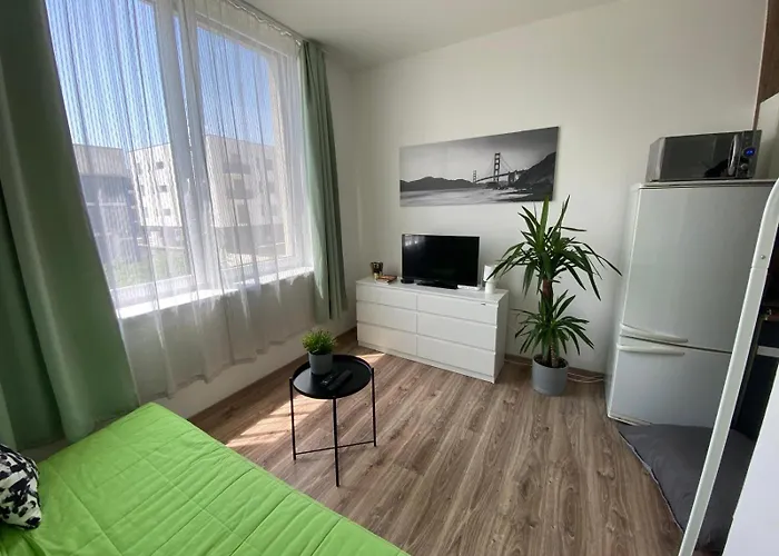 Rovao Apartment, 1-2 Guests, Free Parking & Wifi, 30min From Downtown * Rovinka