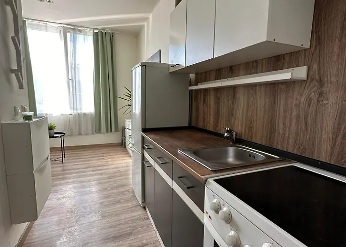 Rovao Apartment, 1-2 Guests, Free Parking & Wifi, 30min From Downtown * Rovinka