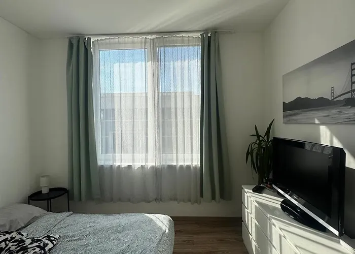 Rovao Apartment, 1-2 Guests, Free Parking & Wifi, 30min From Downtown * Rovinka